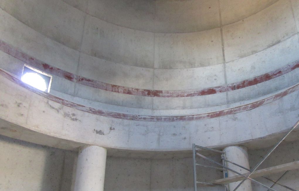 Concrete support beam for wet silo hopper