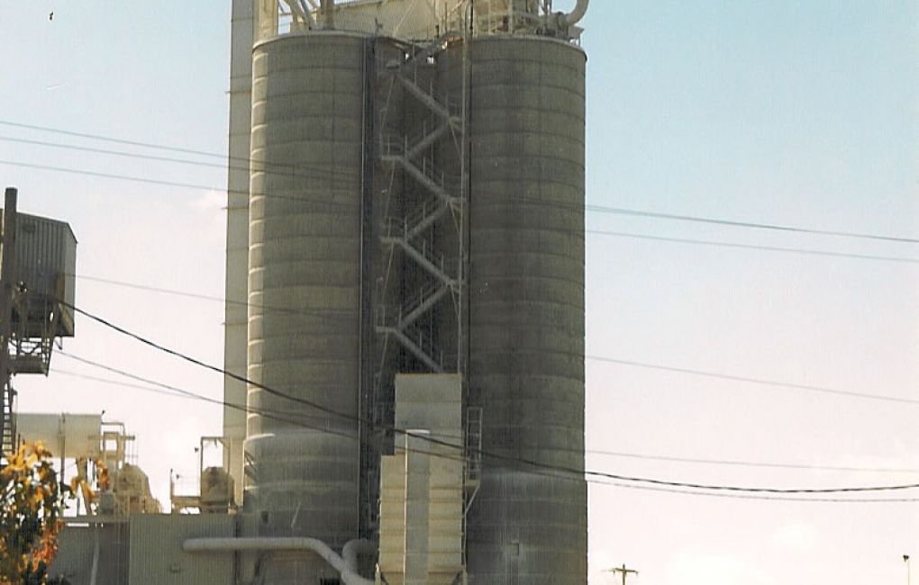Lime storage silos